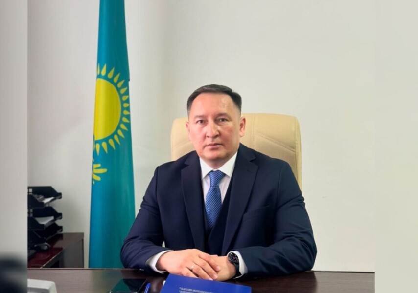 Өзіне эротикалық порно видео түсіруге рұқсат берген үлкен адам Интернеттегі порно монстр мультфильмдері