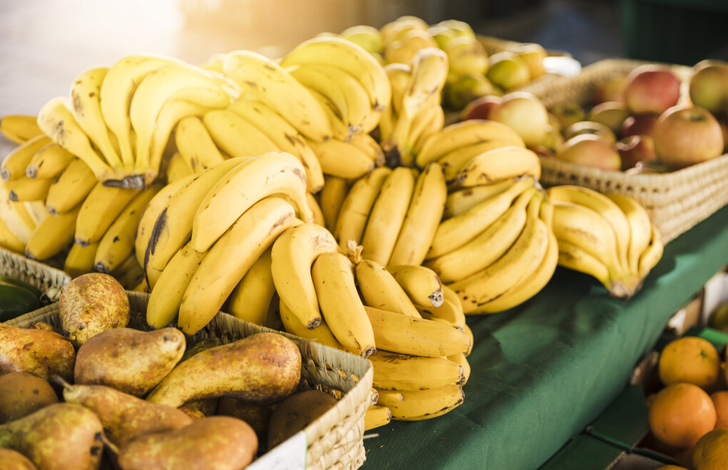 organic-fresh-fruits-table-sale-supermarket