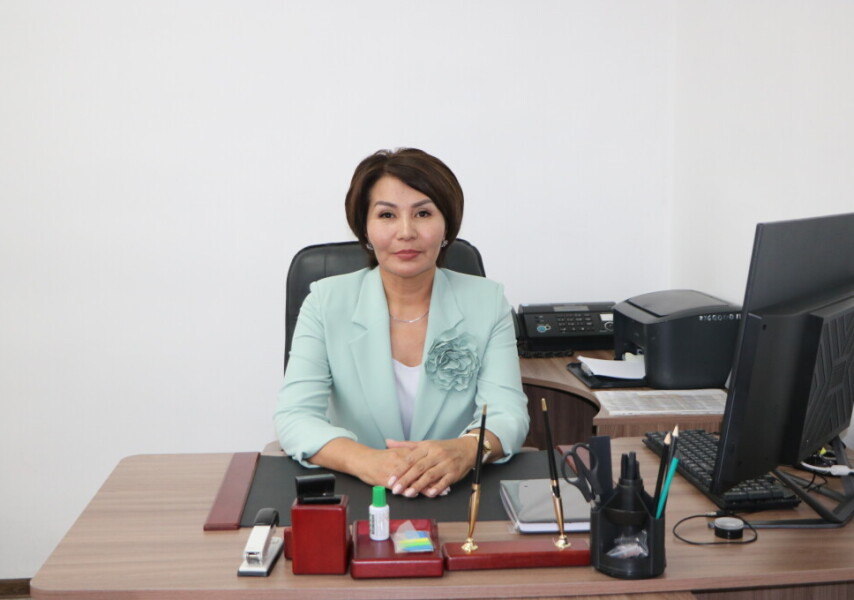 Кемедегі қарақшылар порно видео Секс-машинаның үлкен спрейі