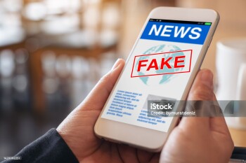 Fake News on smartphone