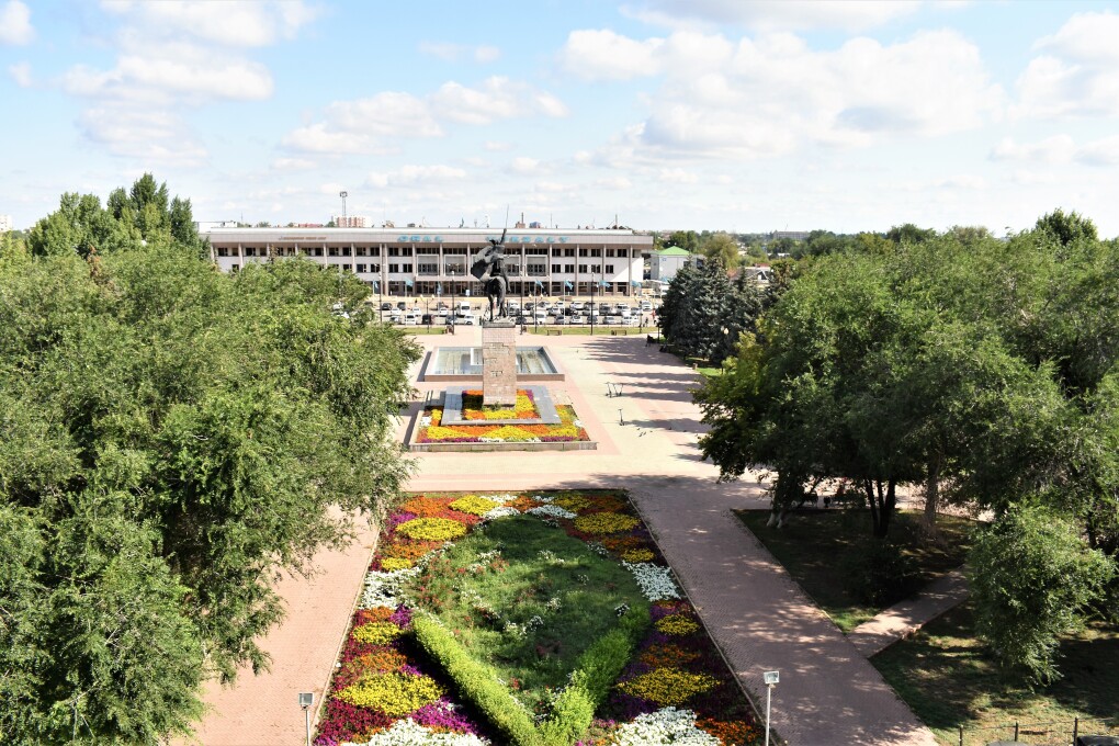 Общий вид привокзальной площади Уральска