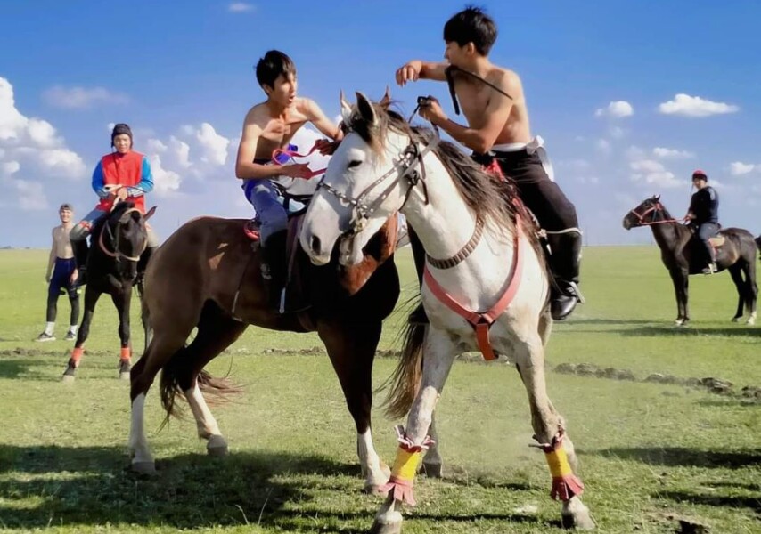 Жетілген апай барлық жерде порно береді