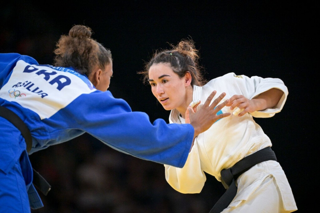 Барлығы топ болып дірілдейді