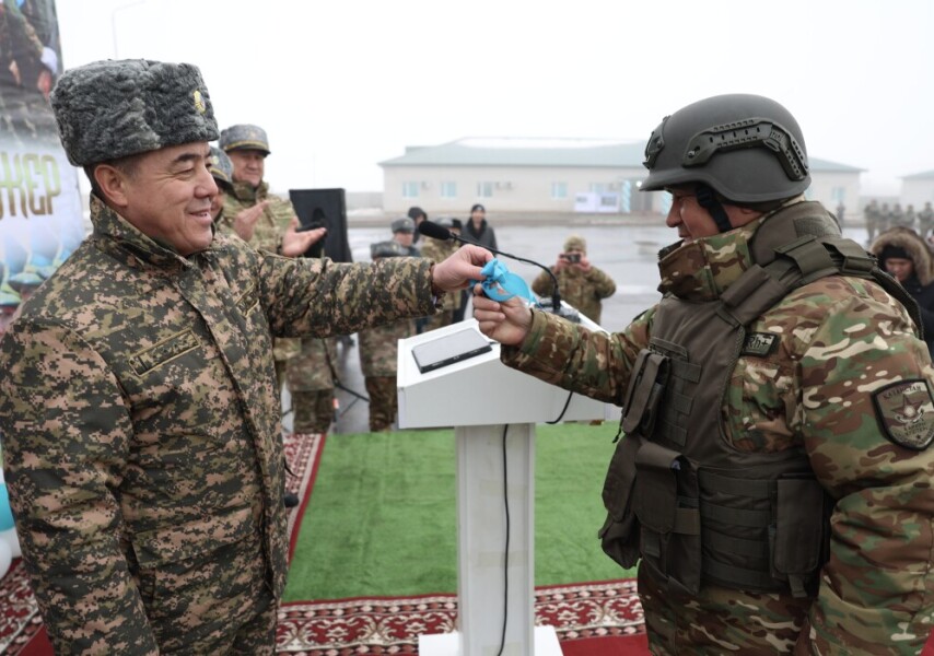 Велосипед порнофотосуреттері (көптеген фотолар) Орыс әйелі күйеуіне стриптиз жасады (порно видео)