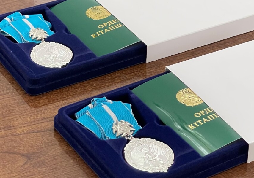 Ішіп алған орыс әйелді попуга алып кеткен.