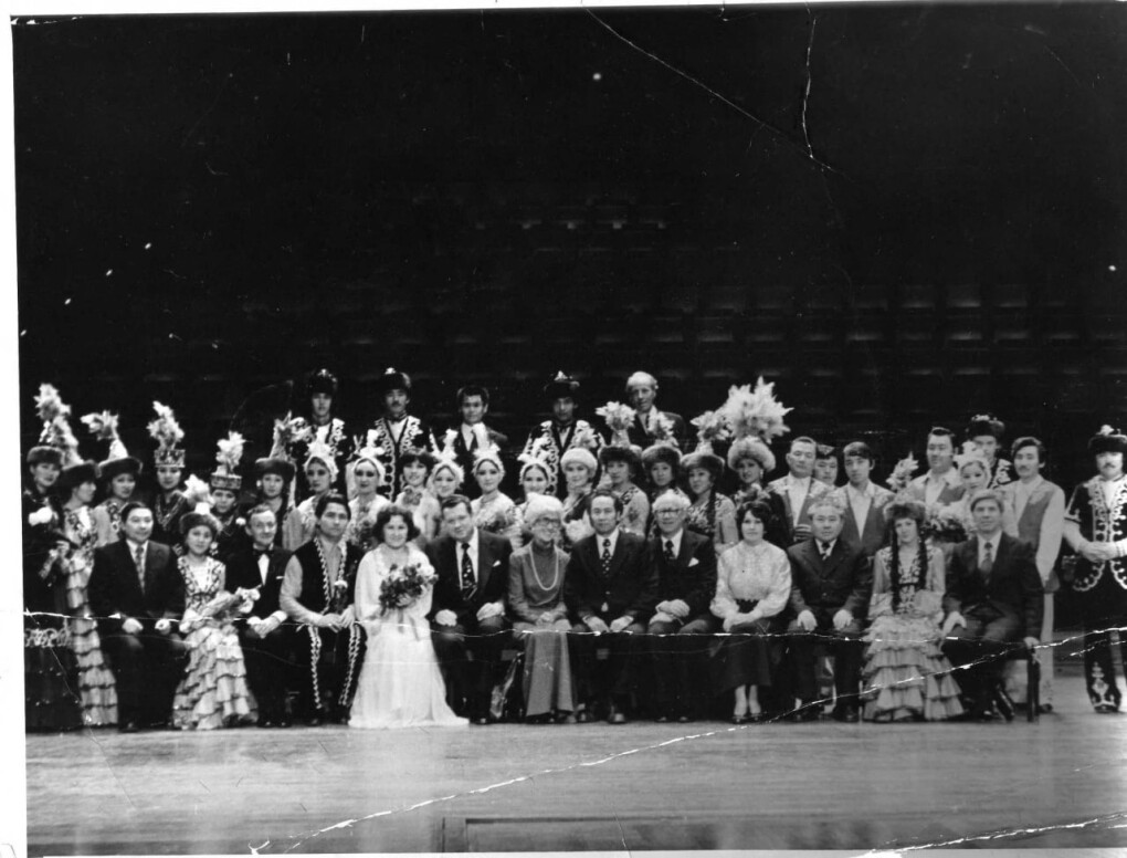 Норвегия. Осло қаласы. Мерекелік концерттен соң. Ортада КСРО Халық артисі, Роза Жаманова.