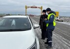 Жәнібектік тілшілер заңсыз жүрген такси жүргізушілерін анықтап, кәсіпкерге қолдау көрсетуде