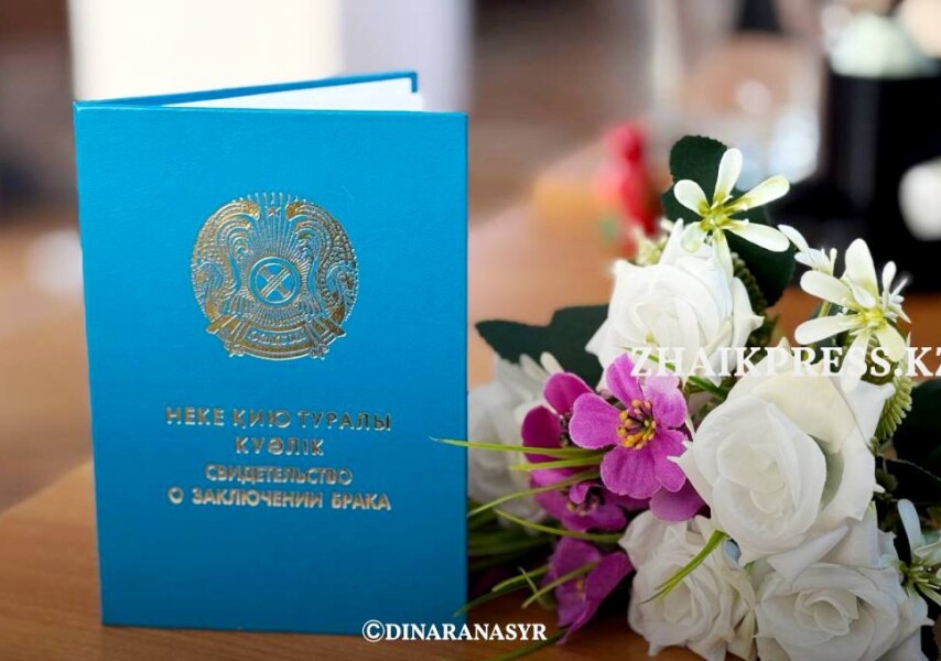 Сексуалдық порно фильмдер сериясы Шошқасы бар порноактриса