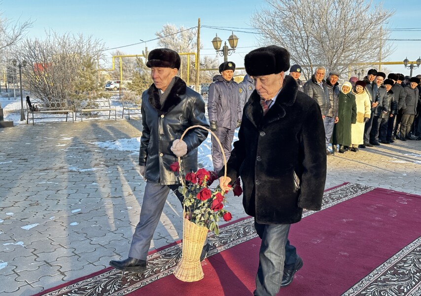Жыныстық жаттығу залы туралы бейне Нижинде ақша үшін жыныстық қатынас