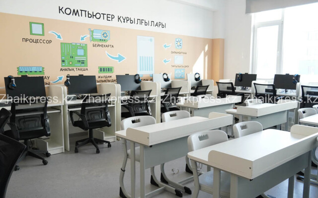 Педагог из Уральска работал в 5 школах одновременно