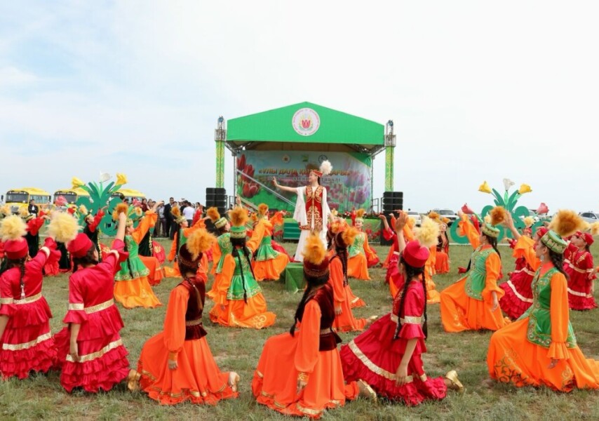 порнографиялық киска Қожайын туалет құлының порносын қараңыз