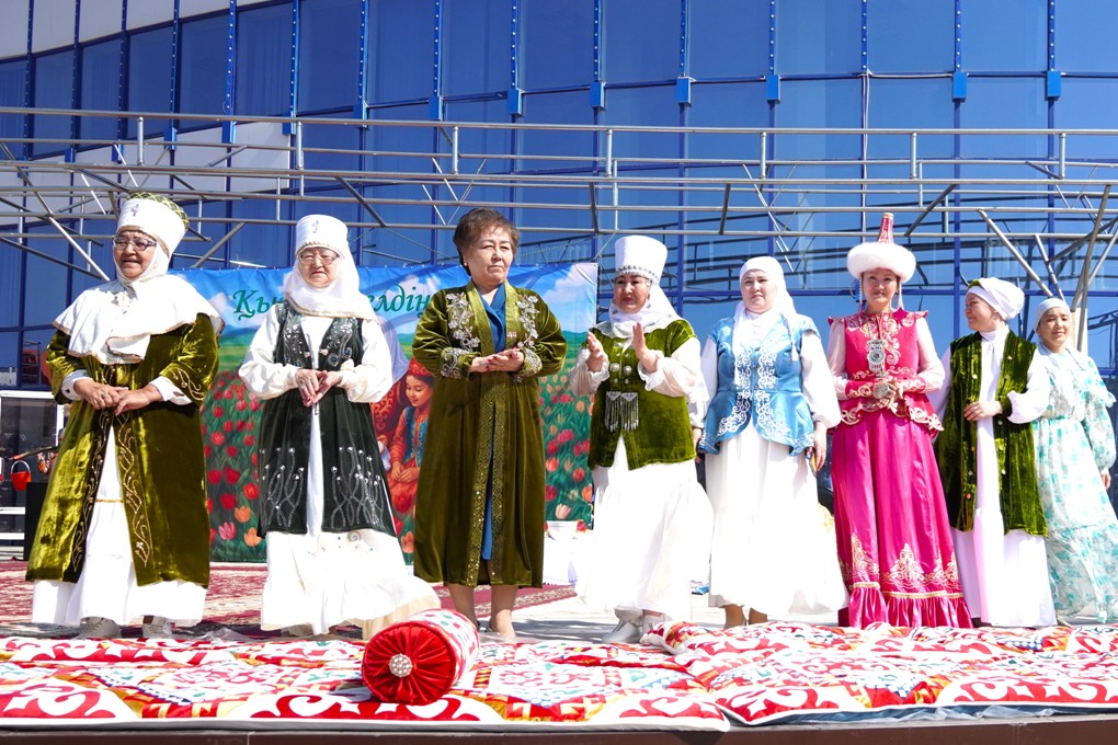 Е жас егде әйел