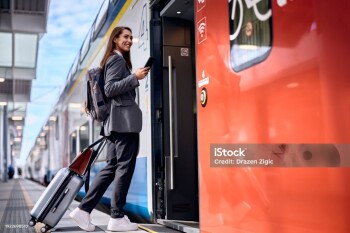 istockphoto-1922698510-2048x2048