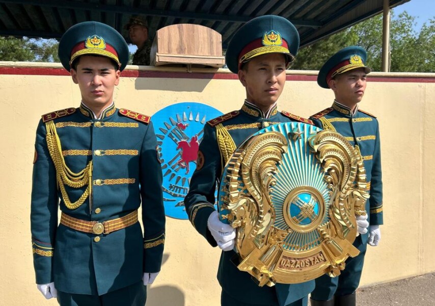 Мас сантехниктер үй иесін жаттықтырған