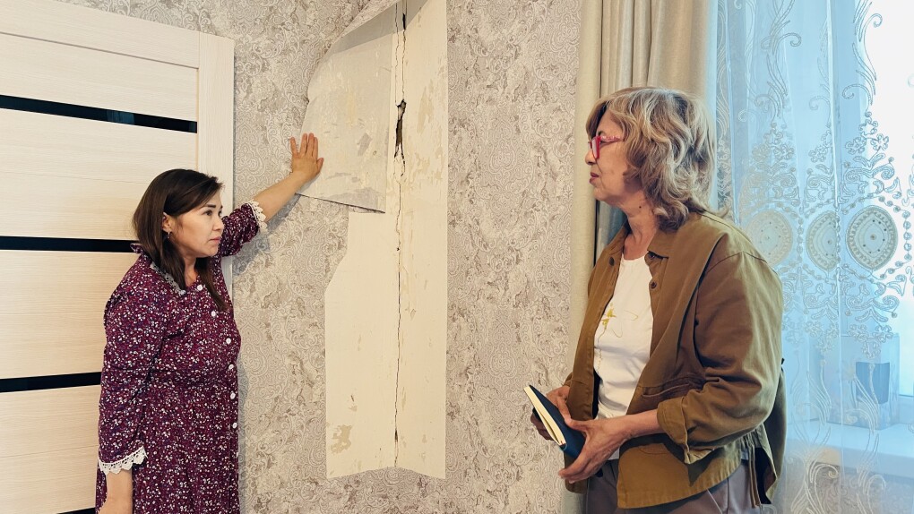 Әселдің үйінде