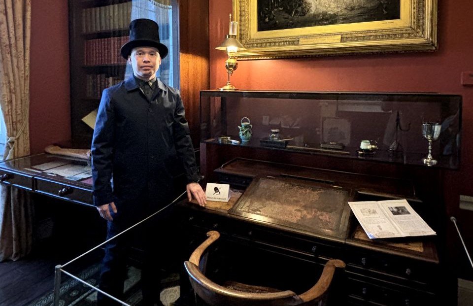 Чарльз Диккенстің жазу үстелі