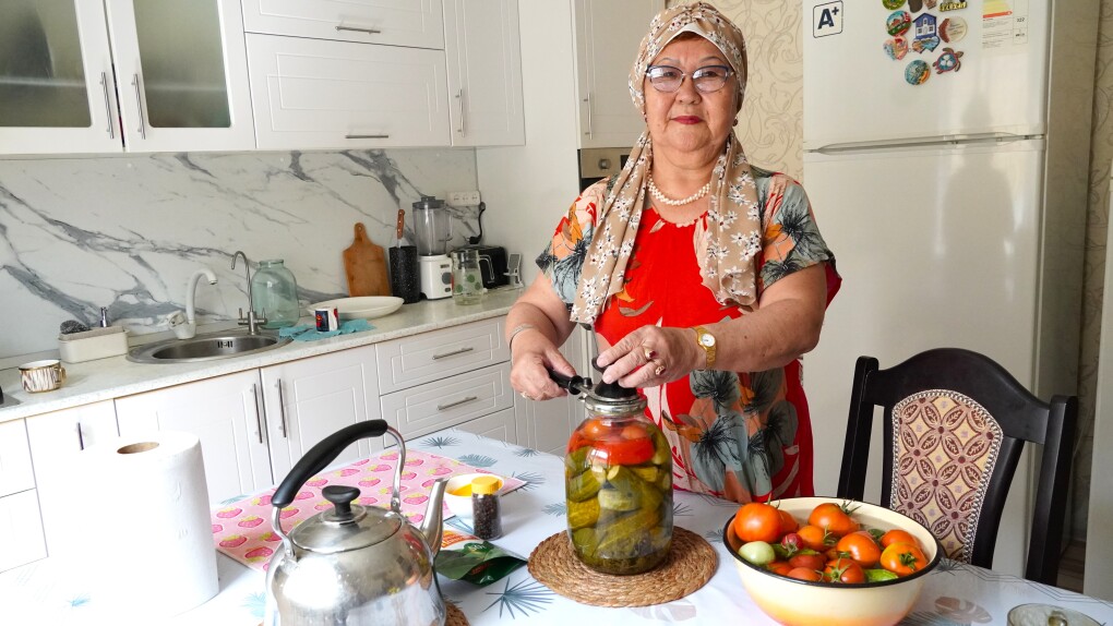 Сандра Гесстің жалаңаш суреттері Ерлер резеңке қынапта мастурбация жасайды