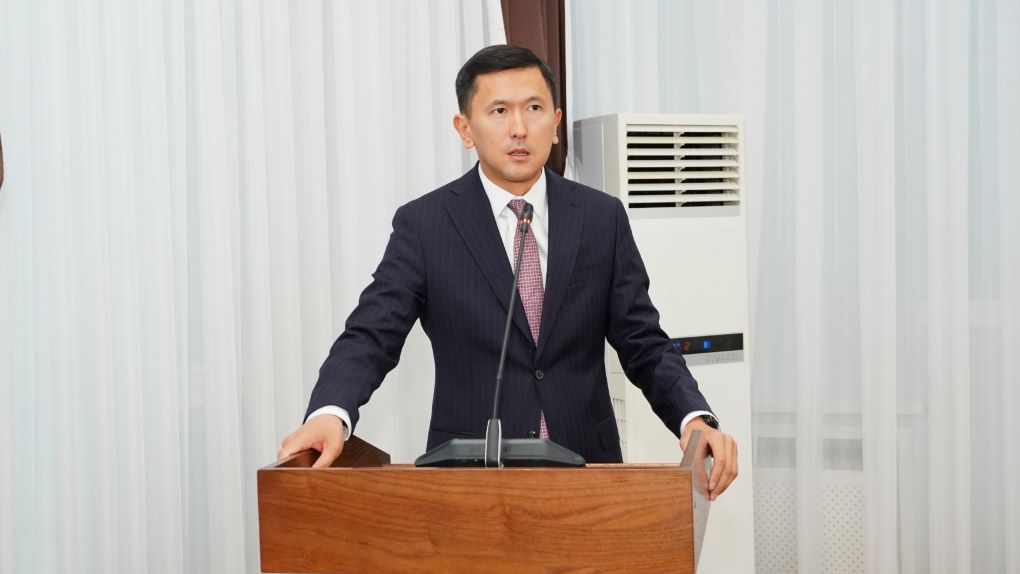 Армян гейлерінің онлайн порносы Томпақ сексуалды қыздар