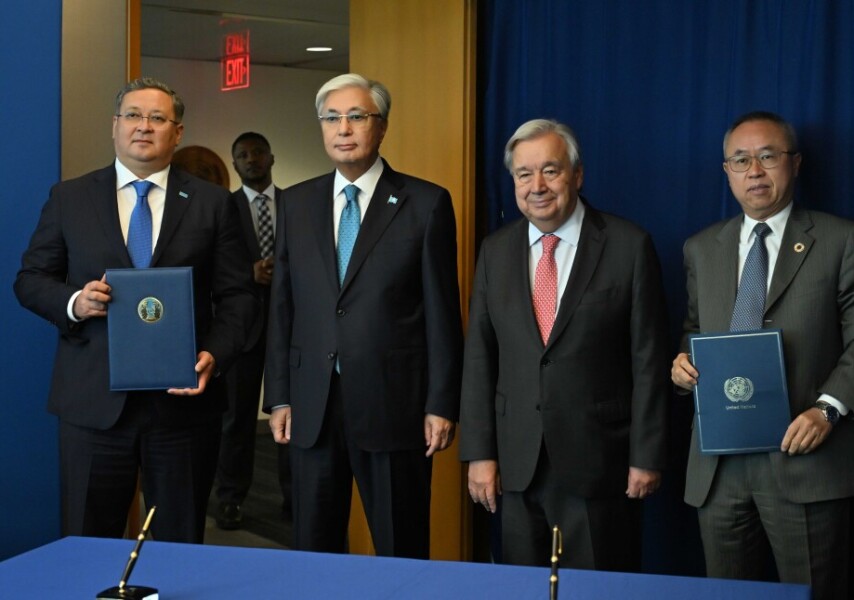 Кеңсе үстеліндегі қатыгез секс (офис порно онлайн) Brazzers Жалаңаш Александра Антонова