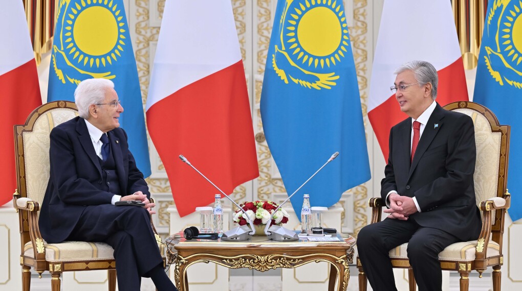 Күйеуімді байлап, есінен танып қалғанша мастурбация жасады.