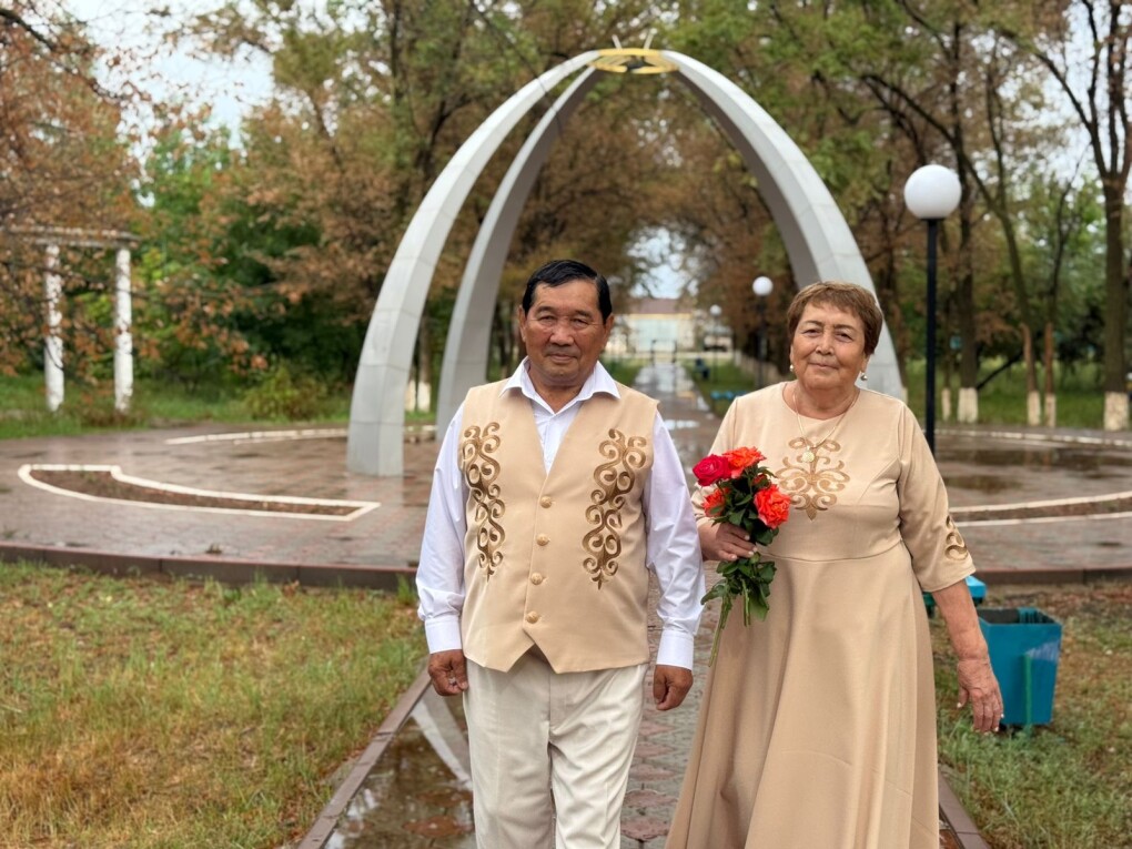 Орыс ағасы мен әпкесі секс