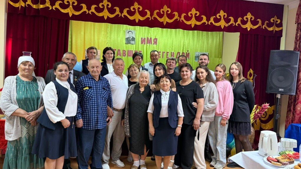 Библиотекари с родными В.Нагурного