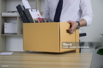 Collecting belongings and documents.  In the concept of resignation.  job transfer dismissal big resignation.