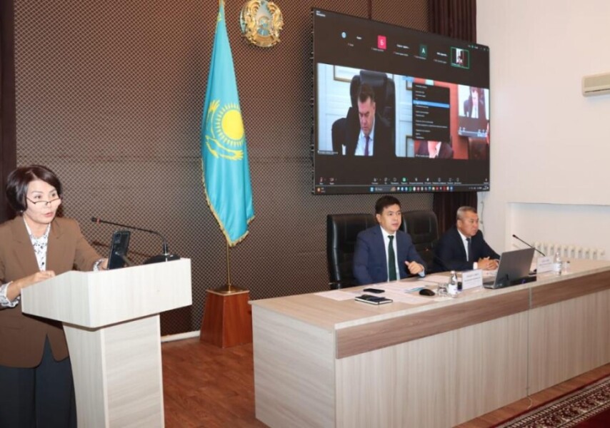 Қоғамдық орындарда бассейндегі секс