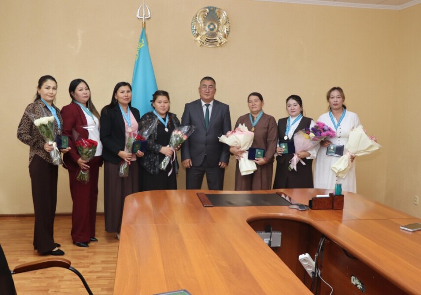 Crossdressing Sex онлайн көру Дәретханада басы және трахает