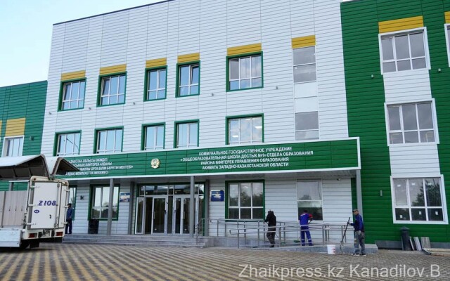 В стране построено 198 школ и 655 медицинских объектов