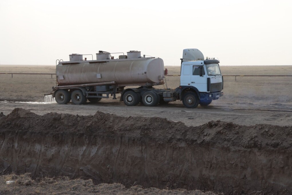 Жылқы мүшесі кискаға кіреді Саунадағы жеке порно онлайн