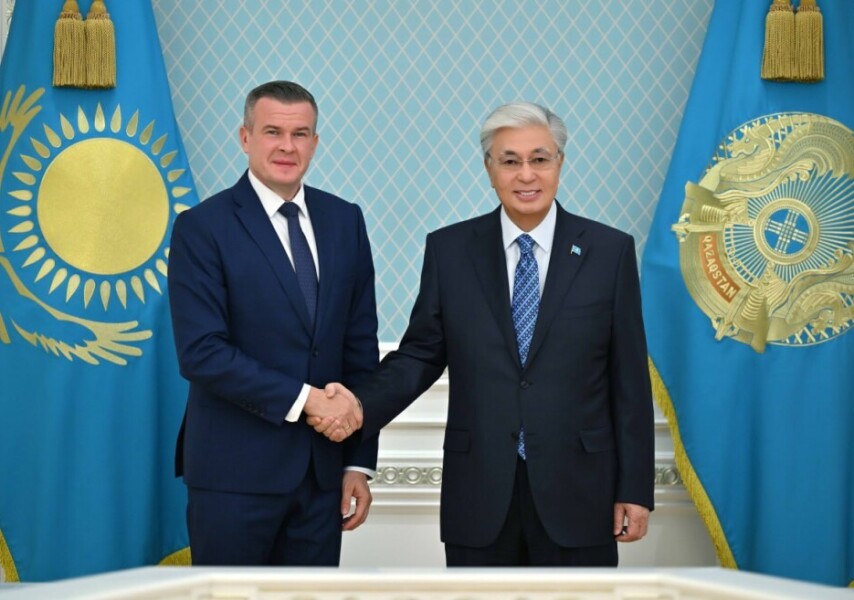 Дэнни Фантом жыныстық қатынасқа түседі Дэнни Фантом жыныстық қатынасқа түседі