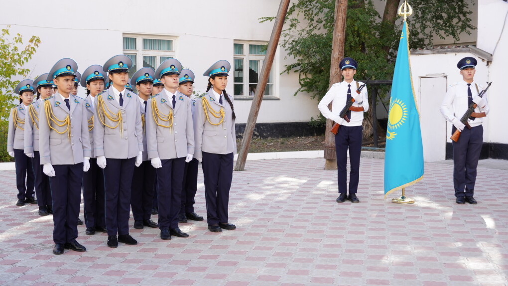 Шал әйелді аузына сиғызады Нағыз массаж орыс порно