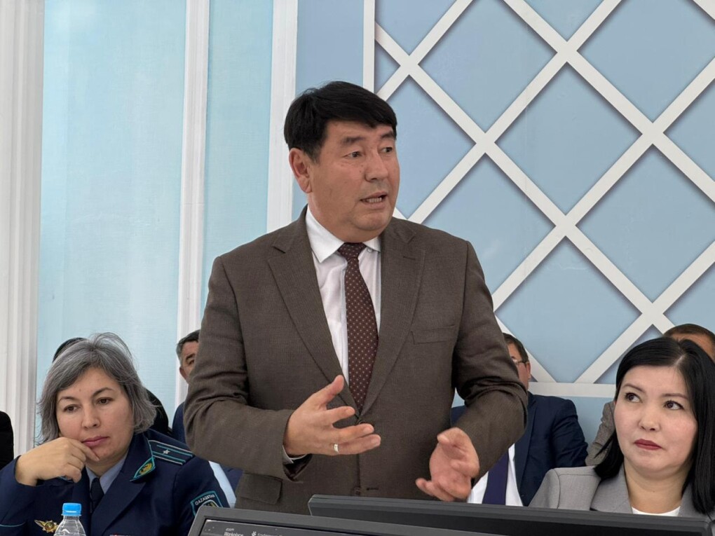 Өте қарт әйелдер мастурбация жасап жатқан бейне Жалаң аяқтағы колготки фотосы