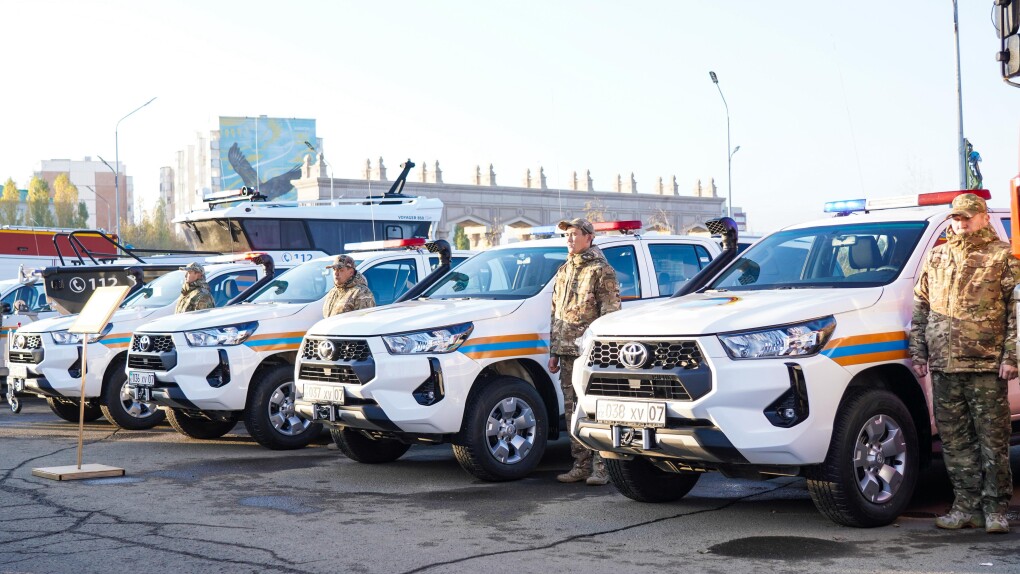 Әйелдердің жалаңаш аяқтарының суреттері