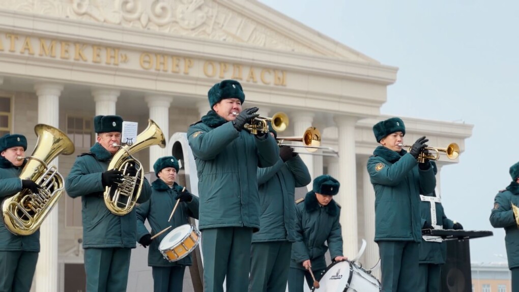 b2a6eafd-3115-450a-8baa-e50f5cd3813e