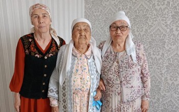 Жігіт суретке түсіп жатыр. Шешен және дага секс