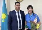 Жәнібектік анаға «Күміс алқа» алқасы табысталды