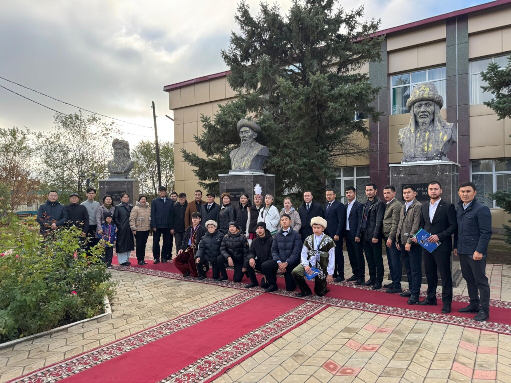 Бөксесін тырнап жатқан әйелдер (фото) Порно 50 милф