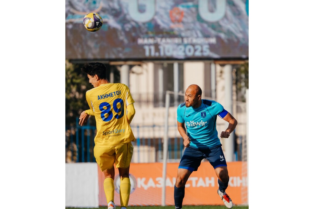 Украиналық нудистердің видеосы Шашты, созылған және тозған кисканың суреті