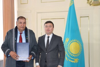 жеті ондық белесіндегі ақын