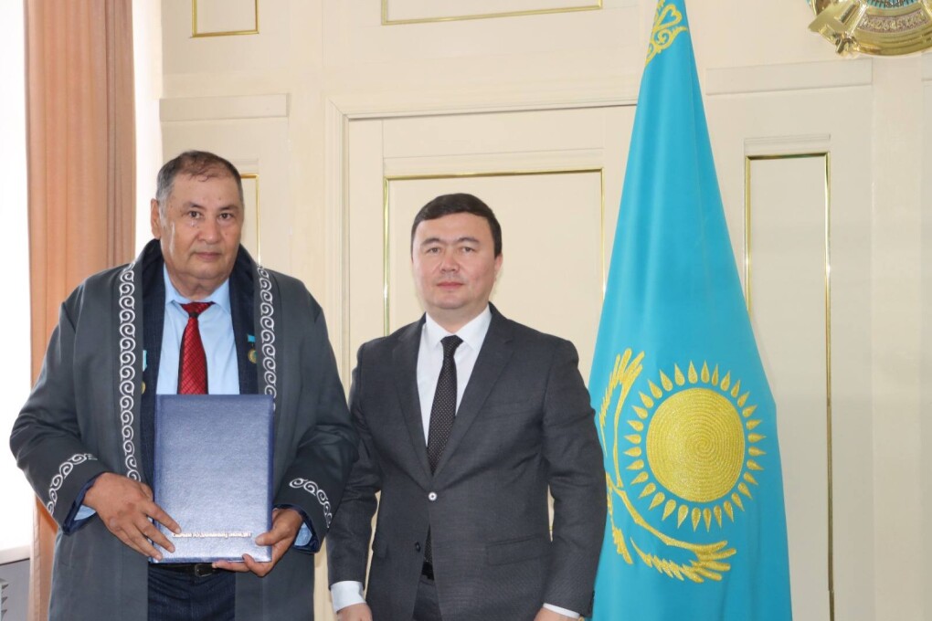 жеті ондық белесіндегі ақын