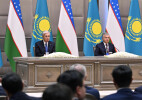 Президенты Казахстана и Узбекистана провели совместный брифинг для представителей СМИ