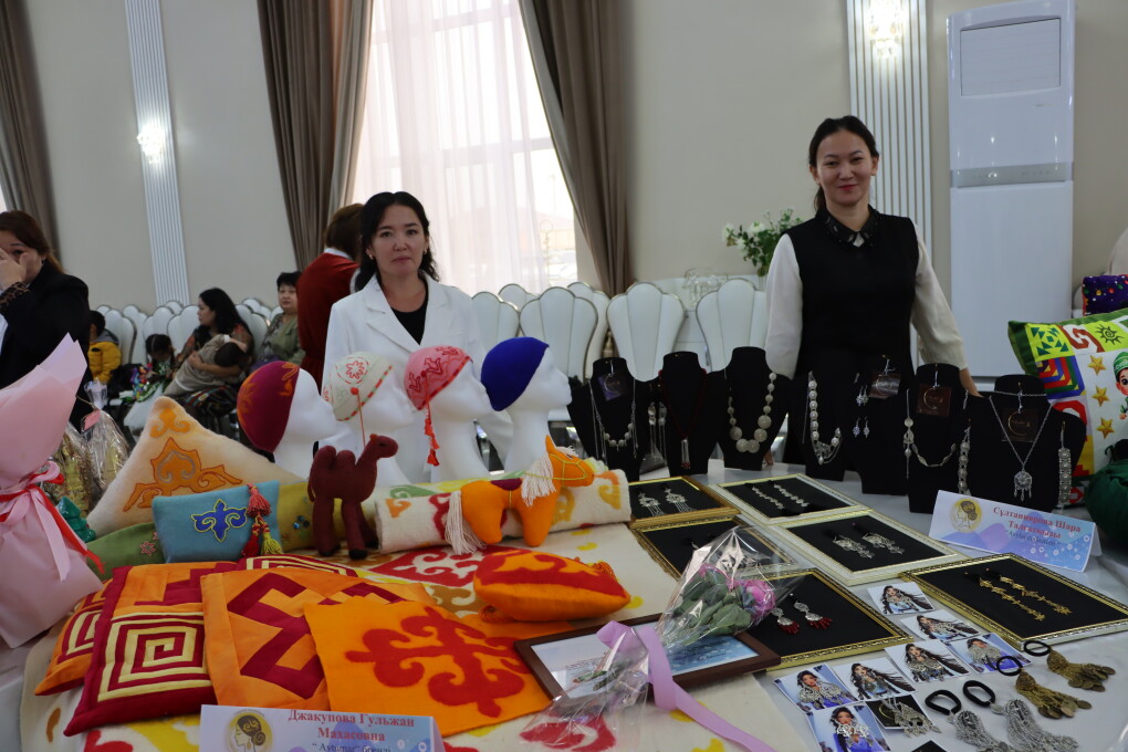 Іскер әйелдер (11)