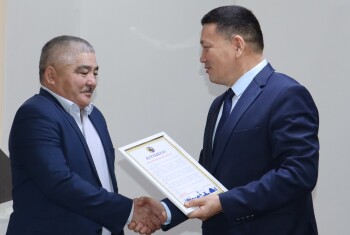 Зейнет жасымен құттықтады 1