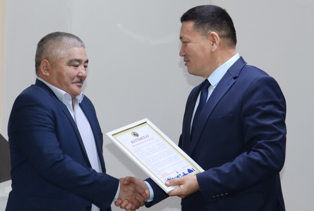 Зейнет жасымен құттықтады 1