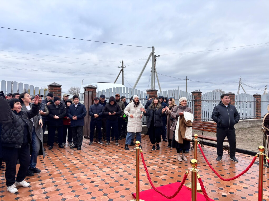 a22b6448-539d-419a-a4b8-b71af86b67e0