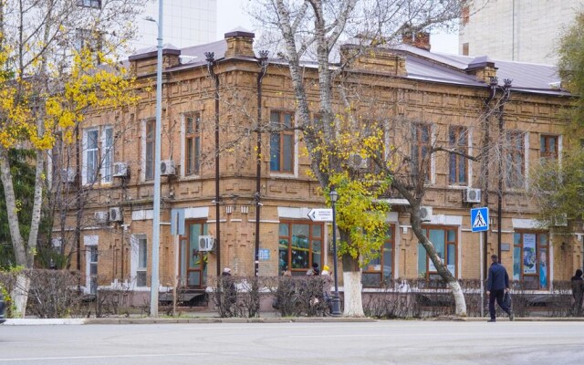 Золотая осень на главной улице города