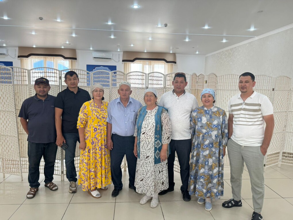 ұл-қыздарымен