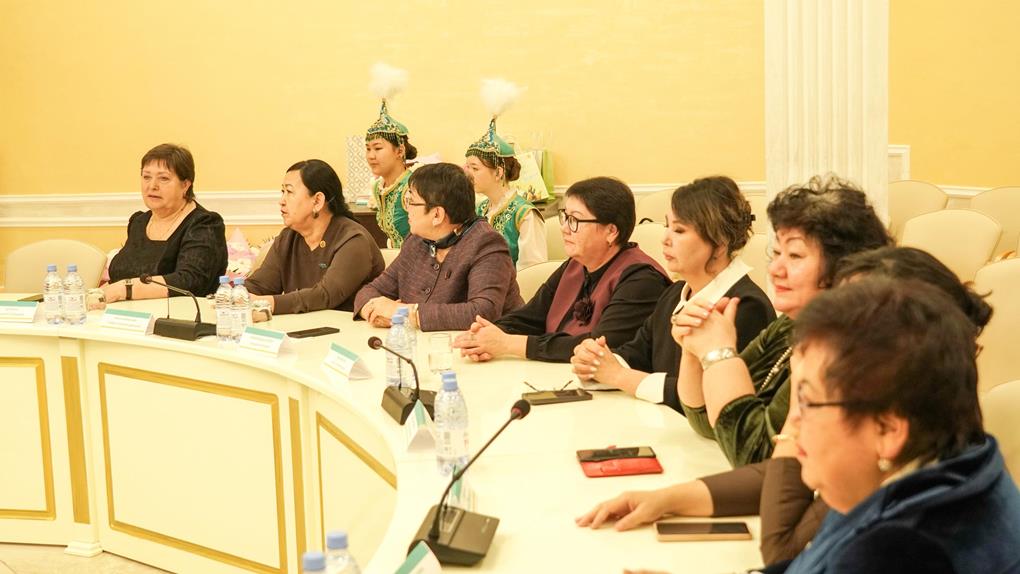 жиналыс әйелдер (2)